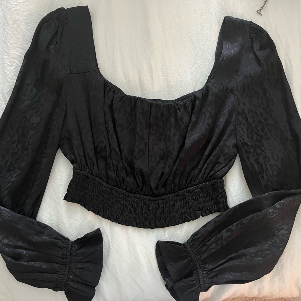 Black leopard cropped long sleeve